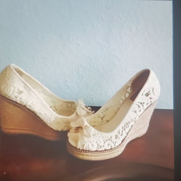 Authentic Tory Burch Sandals - Picture 13 of 16